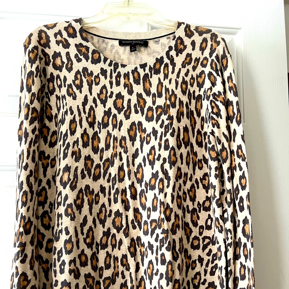 Banana Republic leopard shirt 👚